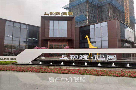 府东名邸，套二带附房车位，南客厅，划附小，实验初中
